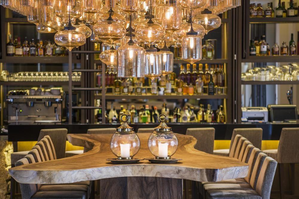 Oasia Resort Sentosa By Far East Hospitality Singapore Exteriör bild The bar at the hotel