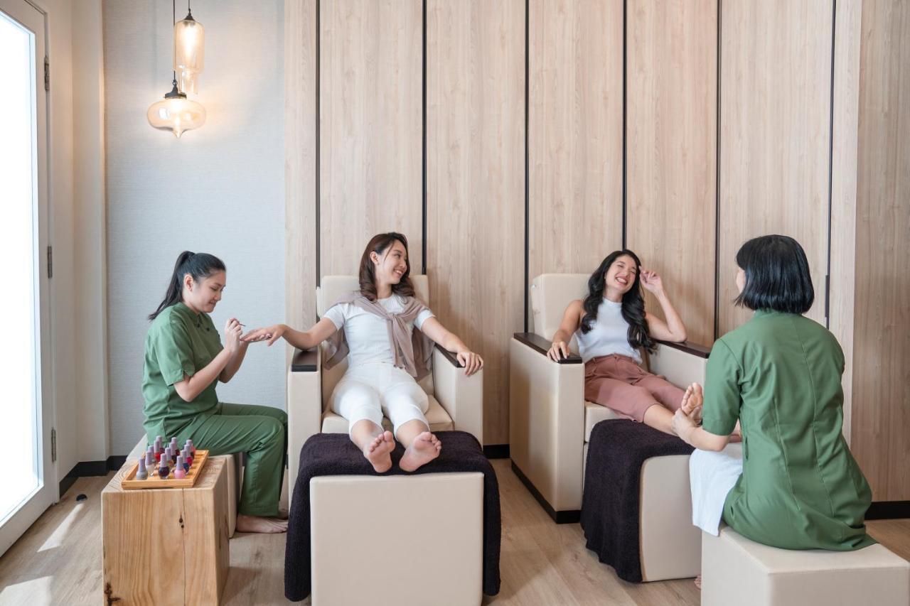 Oasia Resort Sentosa By Far East Hospitality Singapore Exteriör bild Thai foot massage