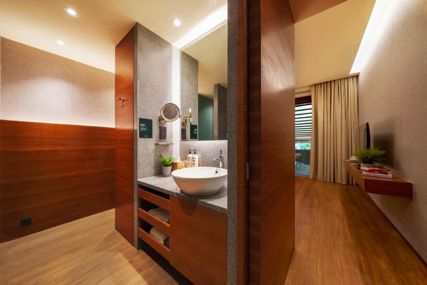 Oasia Resort Sentosa By Far East Hospitality Singapore Exteriör bild Bathroom