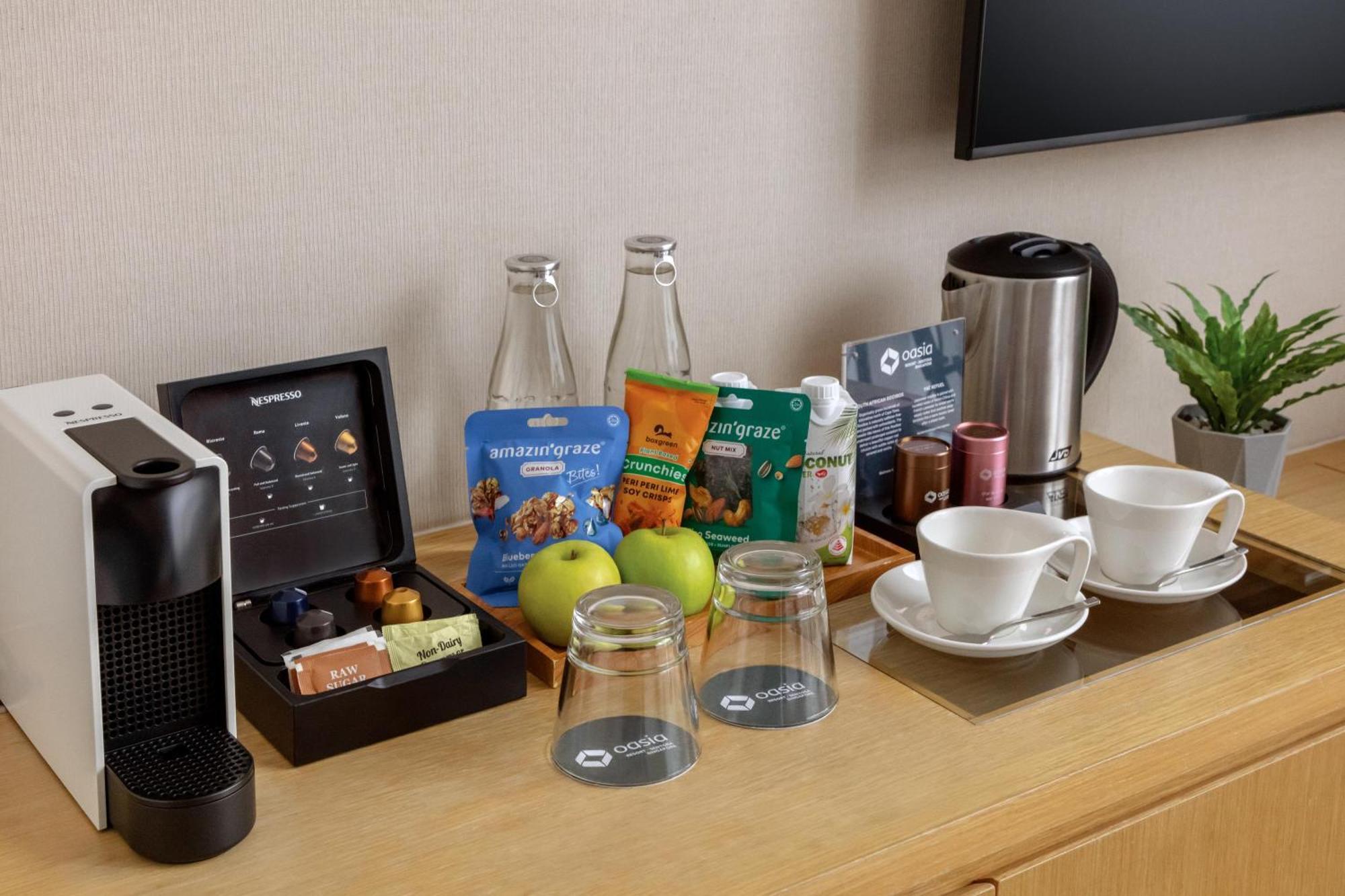 Oasia Resort Sentosa By Far East Hospitality Singapore Exteriör bild A Nespresso coffee machine in a hotel room